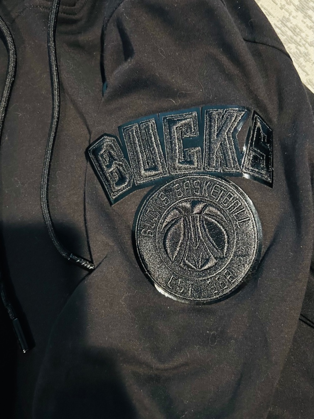 Pro Standard Milwaukee Bucks Blackout Hoodie Black Men's XL NBA